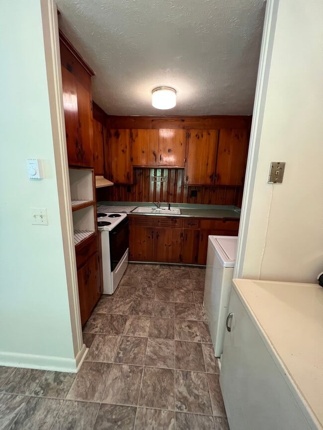 Building Photo - 116 Oates Dr