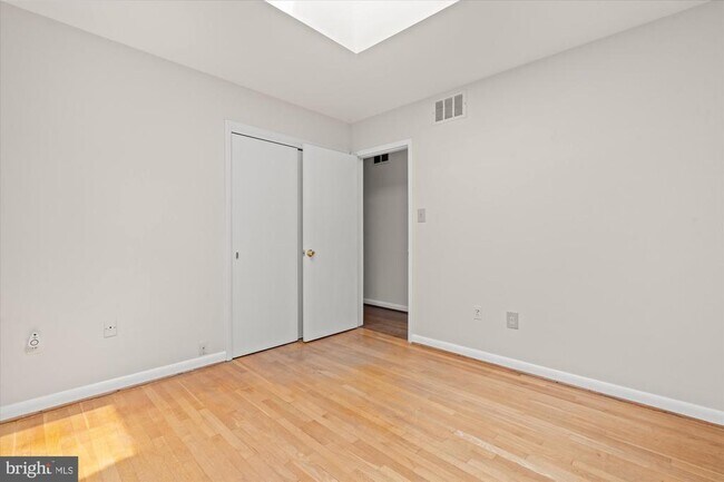 Building Photo - 7504 Radnor Rd