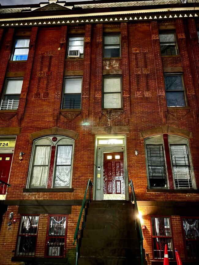 Building Photo - 722 Ocean Ave