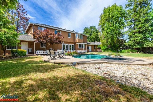 Building Photo - Stunning Home | Desirable Neighborhood | D...