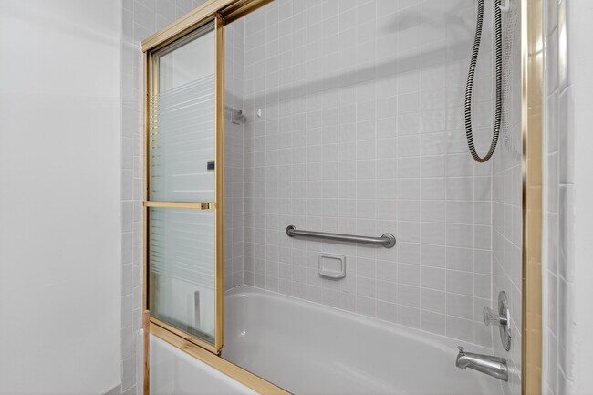 Building Photo - 6070 Sunny Manor Ct