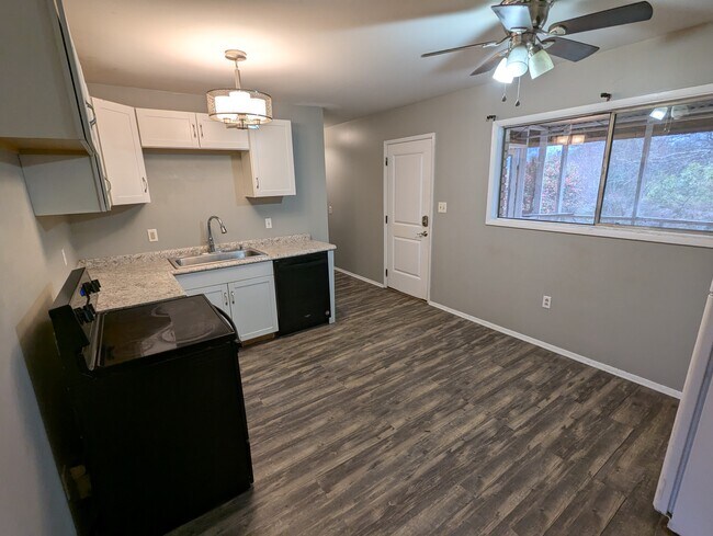 Building Photo - 155 Cone Dr