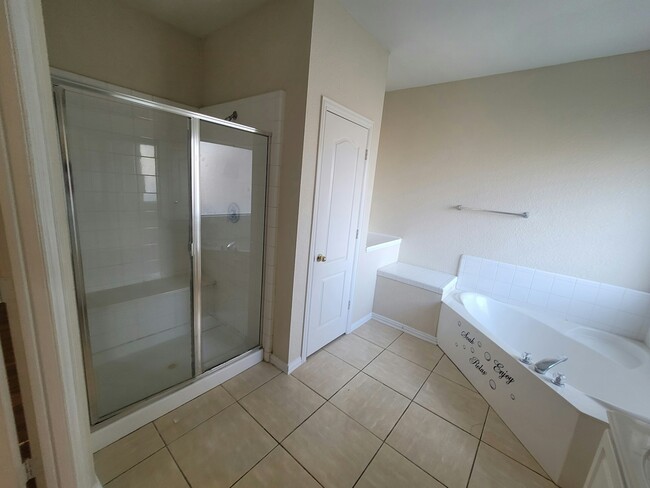 Building Photo - 1229 Tralee Ln