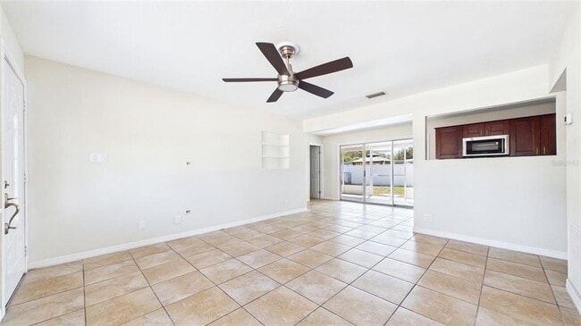 Building Photo - 4418 W Fairview Heights