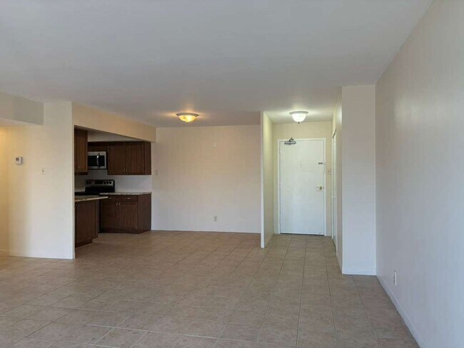 Building Photo - 10355 Paradise Blvd