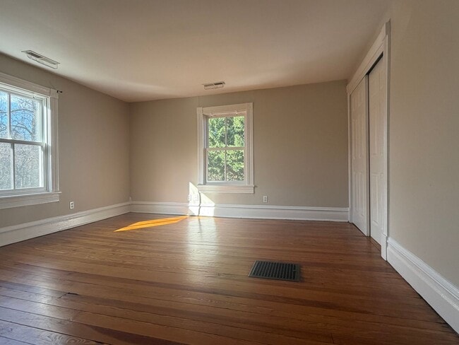 Building Photo - 5826 Railroad Ave