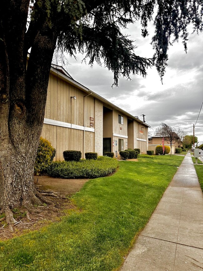 Building Photo - 2219 N Winery Ave