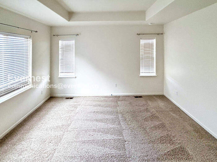 Building Photo - 10811 N Montane Dr