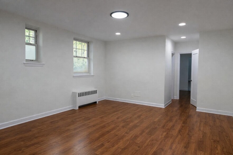 Building Photo - 220 N Arlington Ave