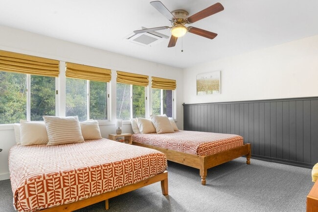 Building Photo - Charming 3BR House in Hunter