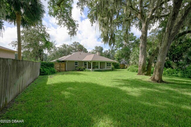 Building Photo - 6118 Del Rio Dr
