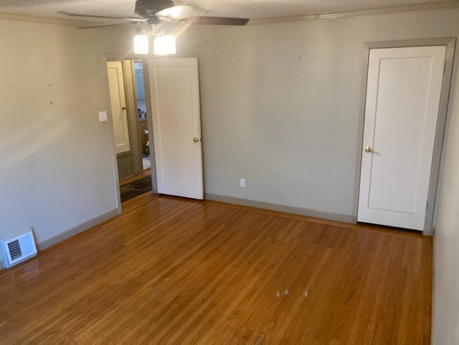 Building Photo - 106 Sargent St