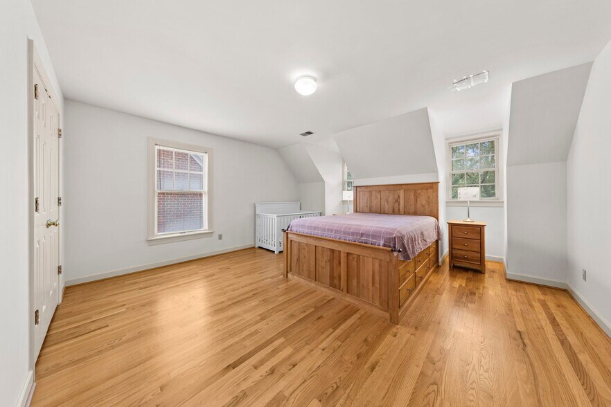 Building Photo - 325 Raleigh Ave