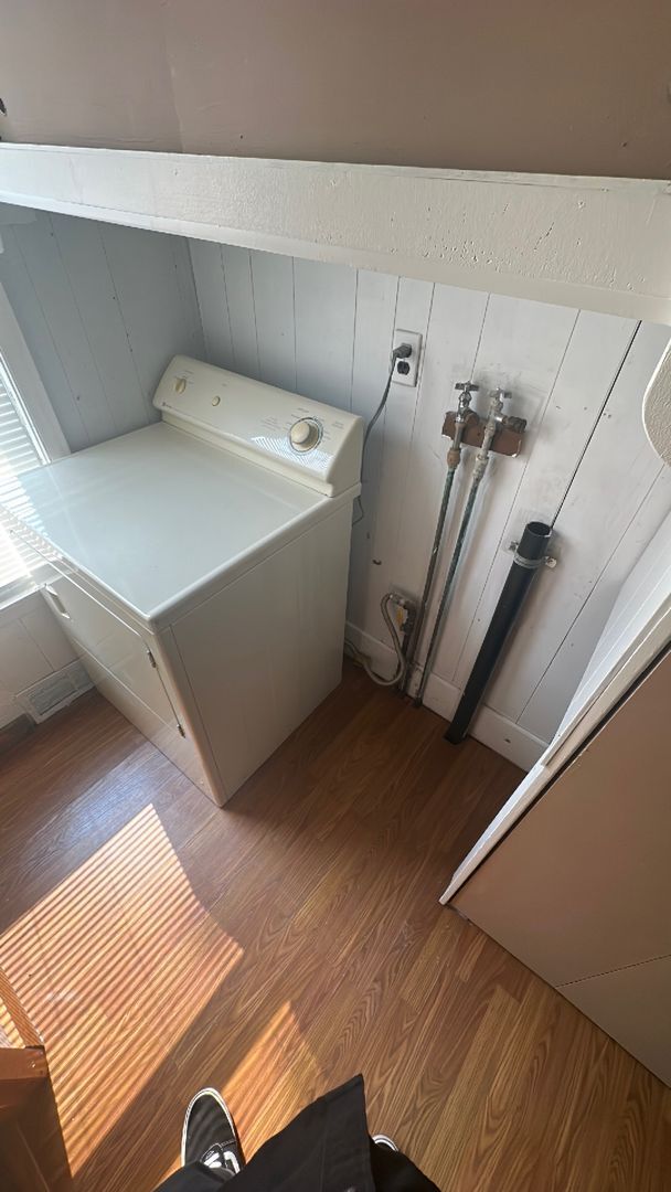 Building Photo - 3 Bedrooms, 1 Bathroom & w/upper loft Single Family with Garage - Staples