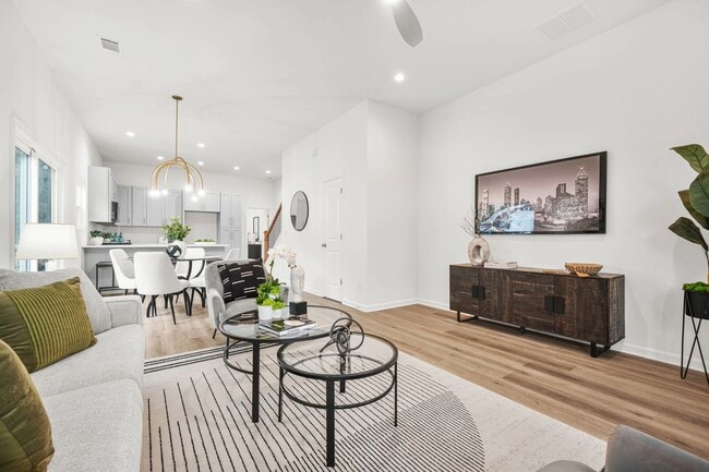 Building Photo - 1223 Oakland Dr SW