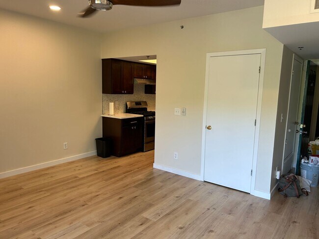Building Photo - 543 S 900 E