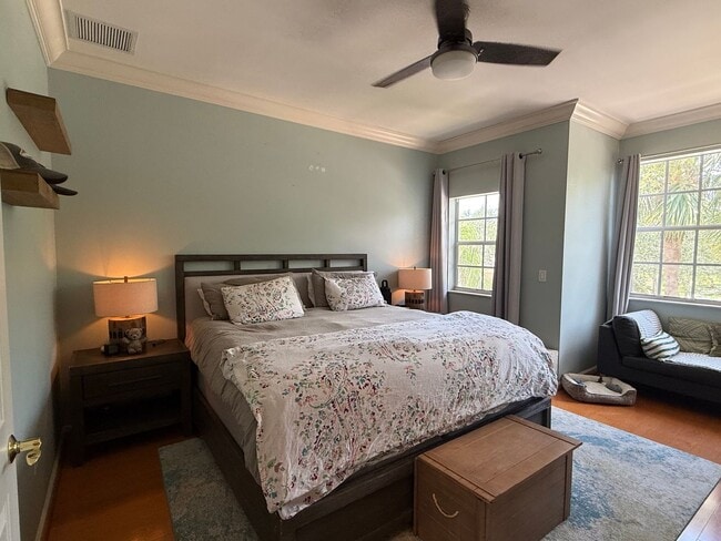 Building Photo - Two-story Upscale Townhouse located at Bel...