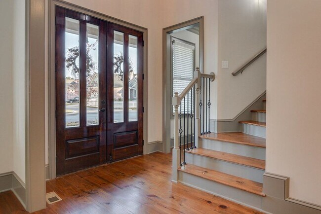 Building Photo - 3057 Leaning Oak Way