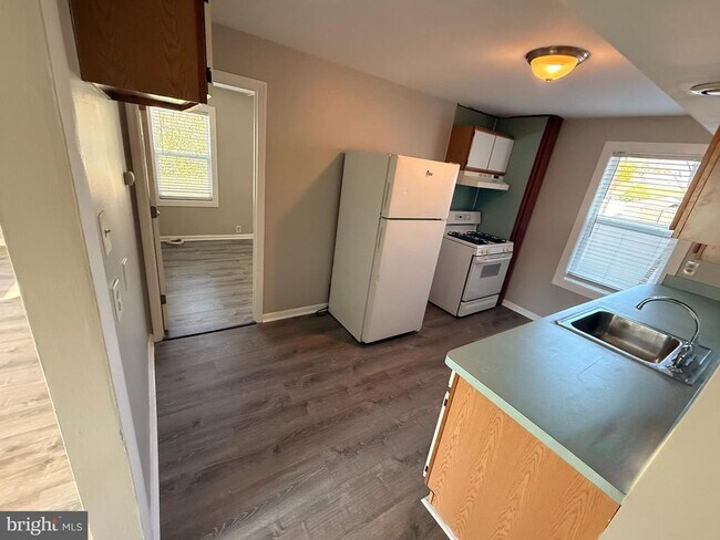 Building Photo - 220 Delsea Dr