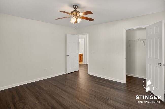 Building Photo - 98 Shadow Moss Dr
