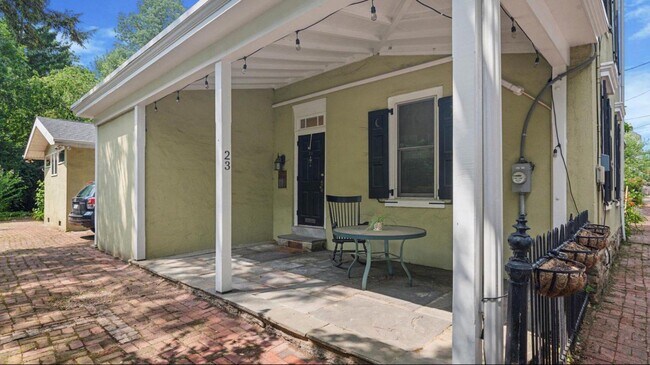 Building Photo - 23 W Walnut Ln
