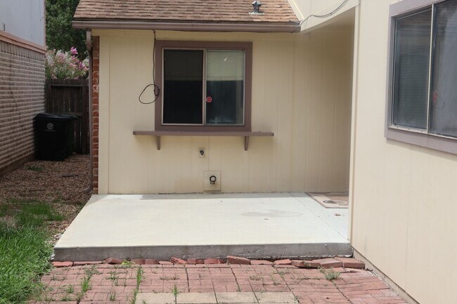 Building Photo - 12907 Maxfield Dr