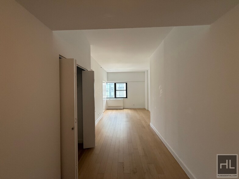 Primary Photo - East 39th Street
