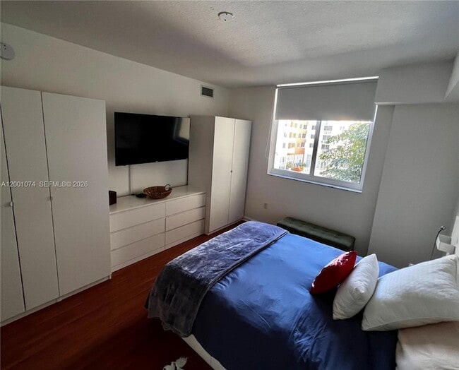 Building Photo - 2775 NE 187th St