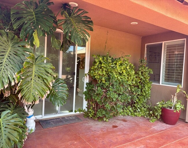 Building Photo - Breath-Taking 4/3. Backyard Oasis w/4 Car Garage!  Please read ad for viewings!