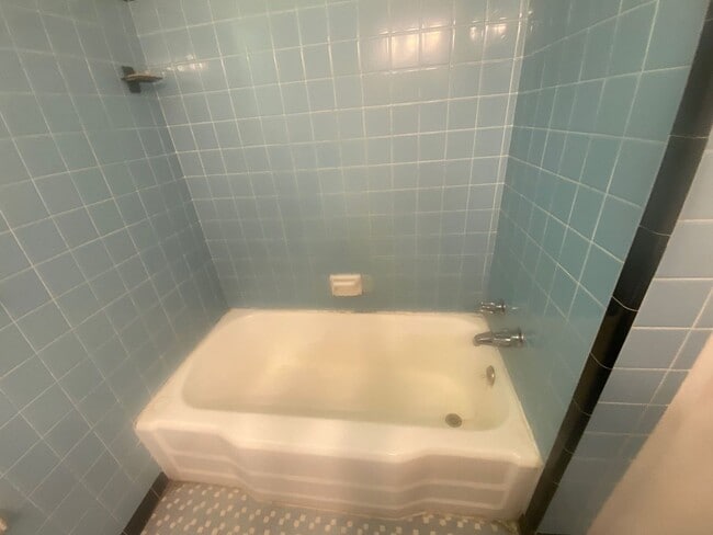 Building Photo - 1524 Alpine Dr