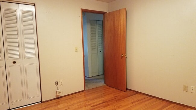 Building Photo - Terrific 4 BR, 2 BA Aloha home