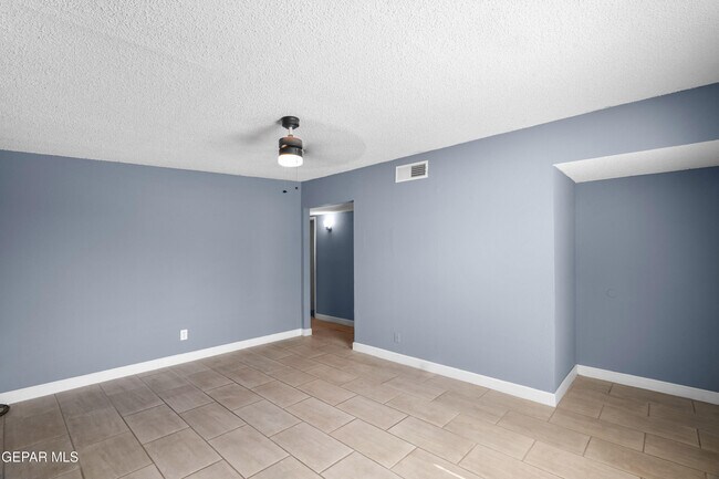 Building Photo - 3977 Las Casitas Dr