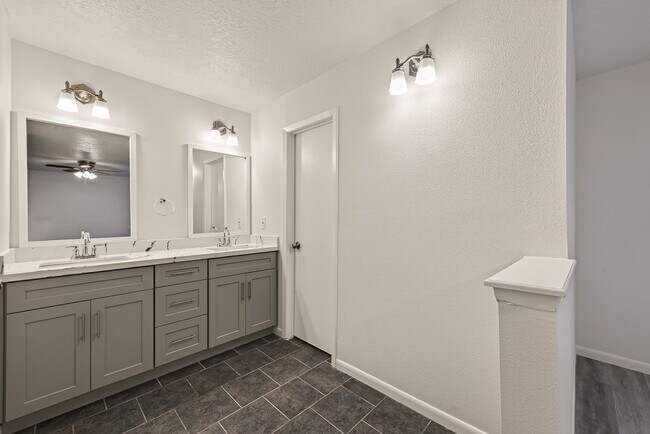 Building Photo - 13431 Clarewood Dr