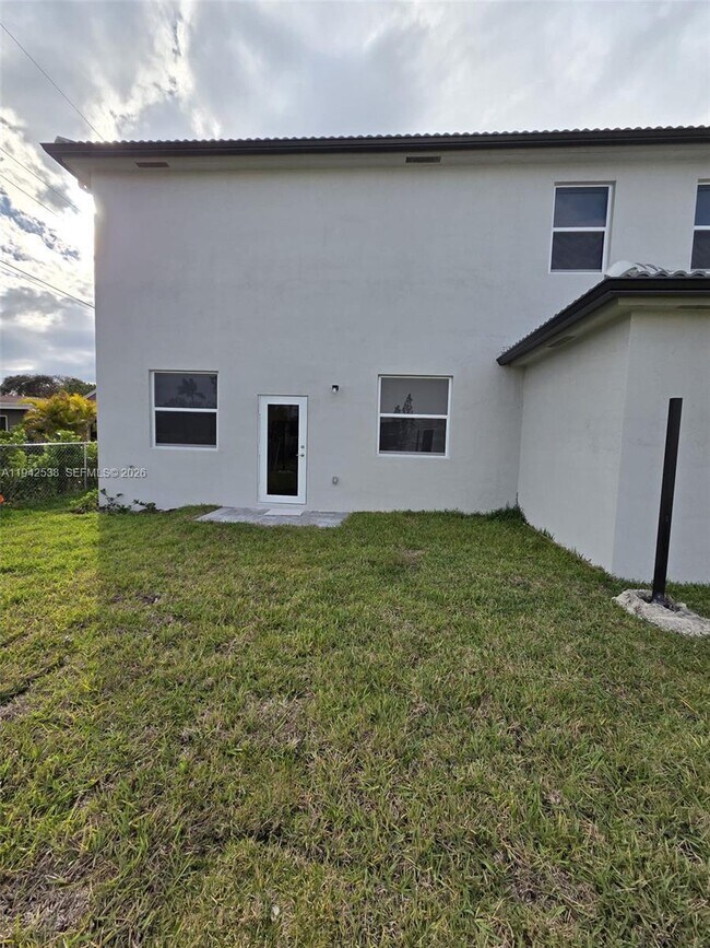 Building Photo - 16303 SW 147th Ave