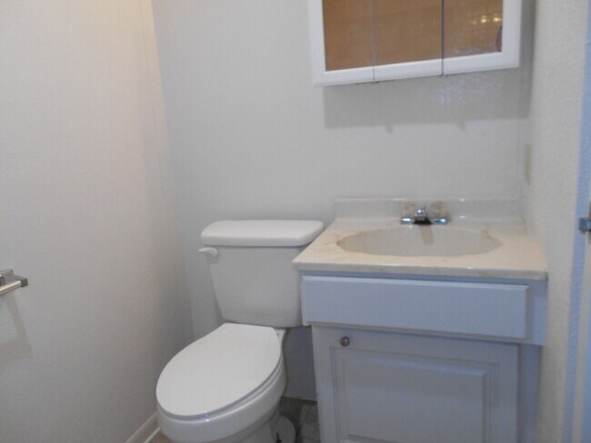 Building Photo - 3/2/2 close to Texas Tech!