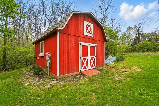 Building Photo - 81 Country Rd
