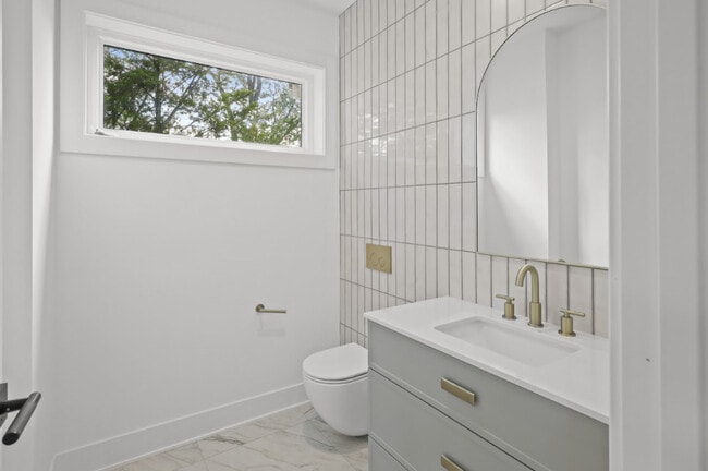 Building Photo - 2201 N 74th Ct