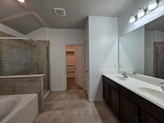 Building Photo - 2111 Levant Ln