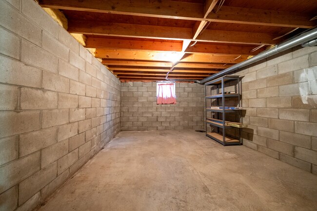 Building Photo - 14865 Damask Ave W