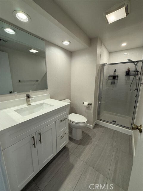 Building Photo - 5555 Canyon Crest Dr