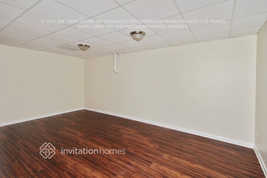 Building Photo - 1507 Locomotive Dr NE