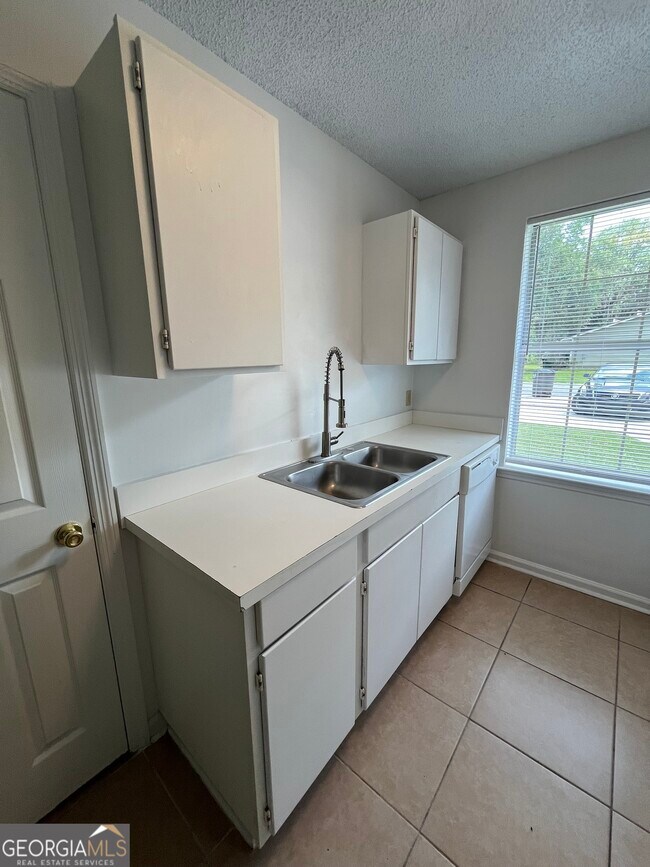 Building Photo - 412 Admiral's Walk Dr