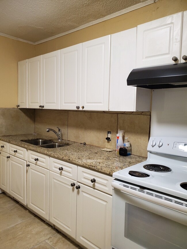 Building Photo - 1717 Dairy St