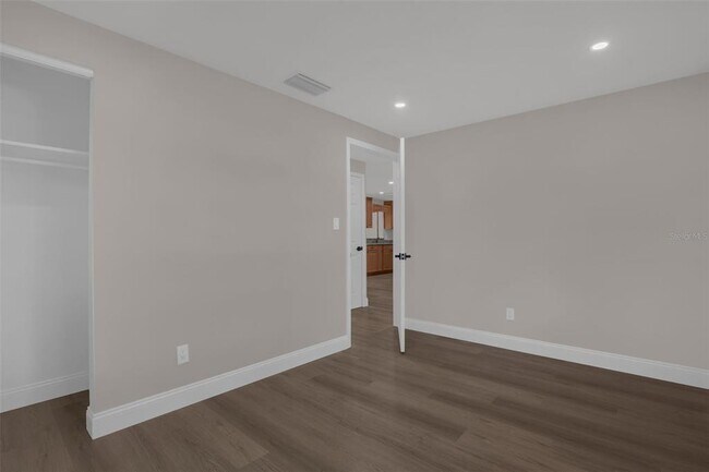 Building Photo - 518 Lavon Dr