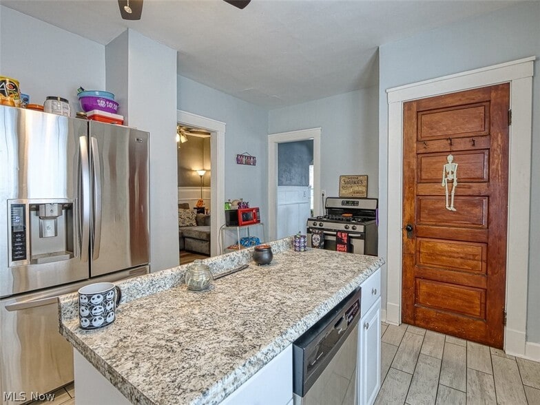 Building Photo - 3116 Searsdale Ave