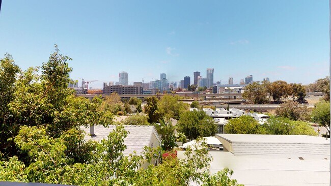 Building Photo - Stunning Condo with Downtown Views – Prime...
