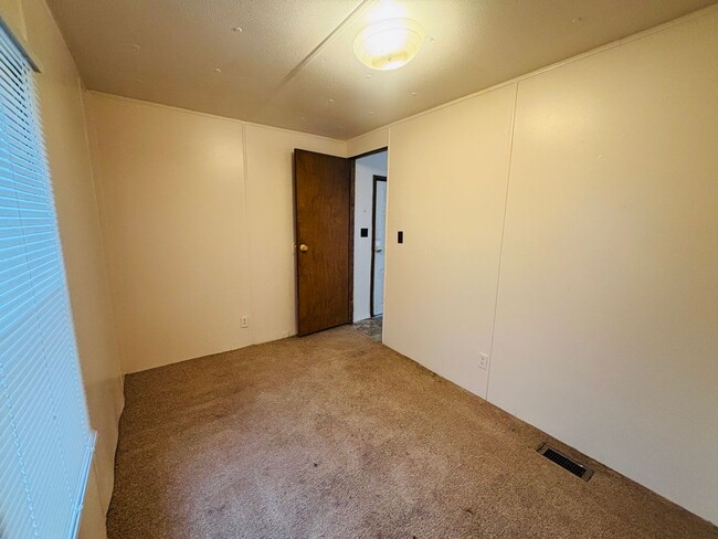 Building Photo - Mobile Home