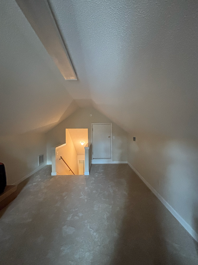 Building Photo - Privacy in Southbridge! Cul-de-sac, high c...