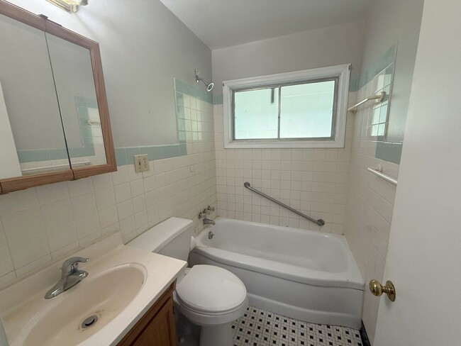 Building Photo - Charming Parkville Single Family Home with...