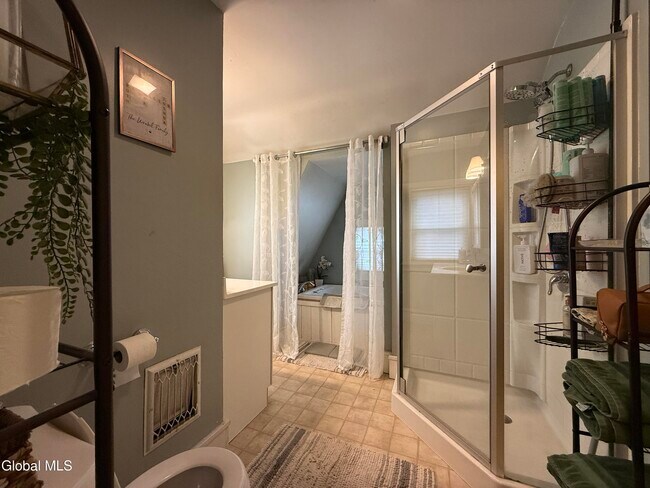 Building Photo - 21 Baker St